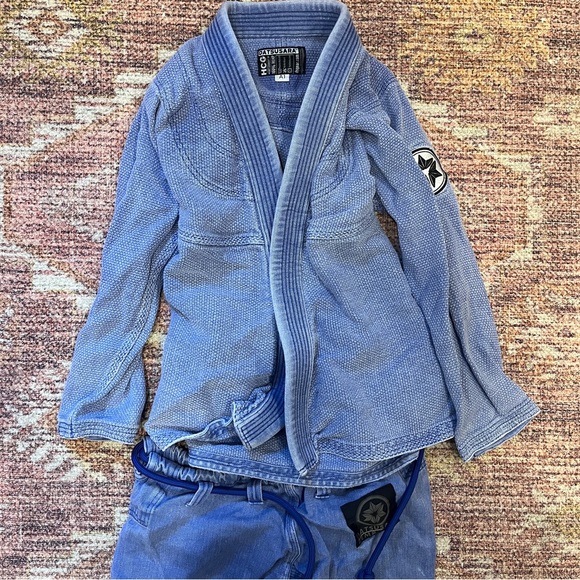 Datsusura Blue Jiu-Jitsu Gi - Picture 2 of 4